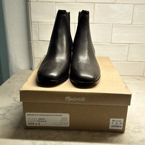 Madewell square toe Chelsea boots in black leather size 6 1/2